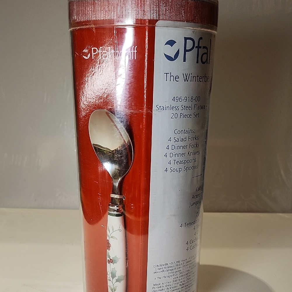 New Pfaltzgraff Winterberry 20-Piece Flatware Set - Red and White